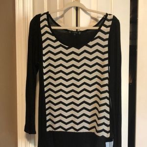 Black and White chevron patterned lightweight breathable long sleeve shirt